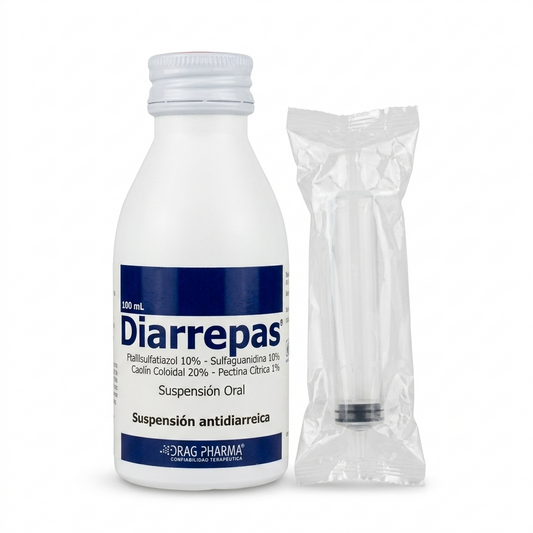 Botella de Diarrepas de 100 ml suspensión oral junto a su jeringa de administración, ideal para el tratamiento de problemas estomacales en mascotas.