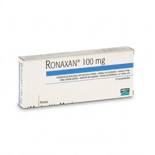 Fotografía en ángulo oblicuo de una caja de Ronaxan 100mg para perros, mostrando claramente el nombre del producto, la concentración (clorhidrato de doxiciclina), la indicación para perros y la cantidad de 10 comprimidos.